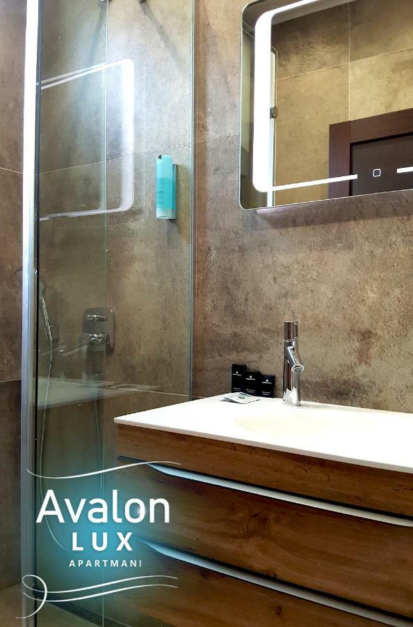 Avalon Lux Studio Apartment نوفي ساد المظهر الخارجي الصورة