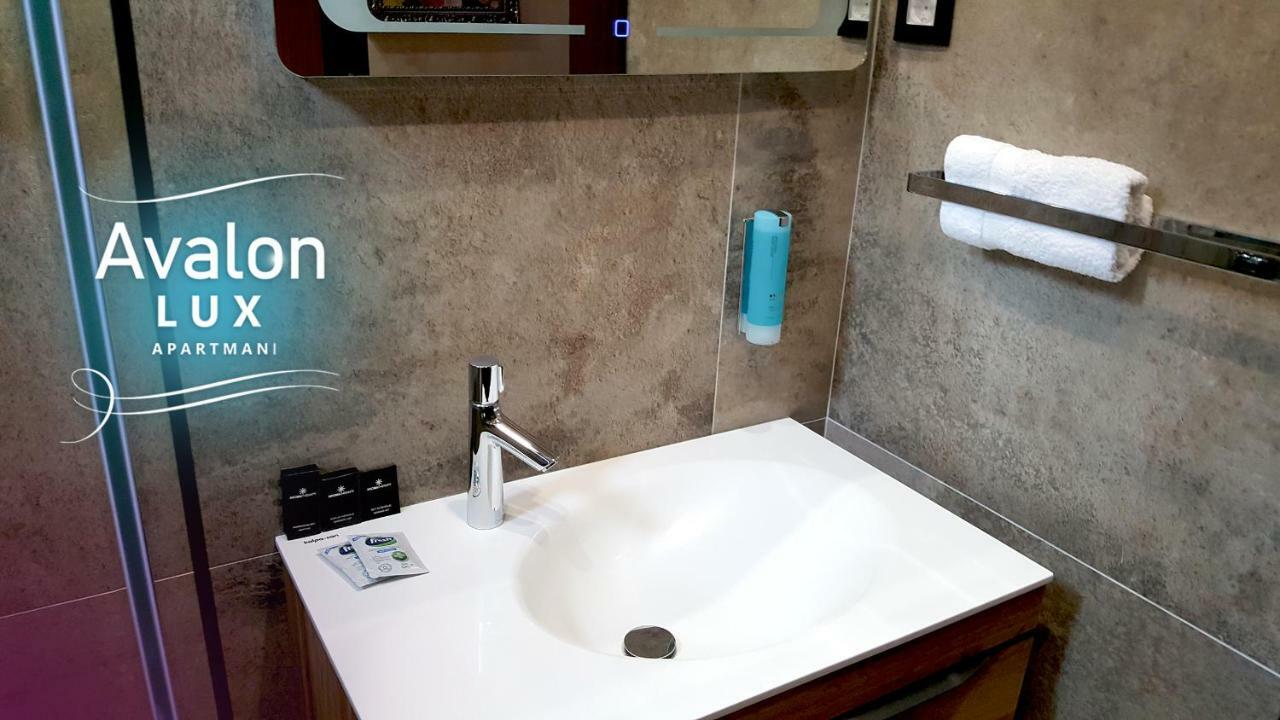 Avalon Lux Studio Apartment نوفي ساد المظهر الخارجي الصورة