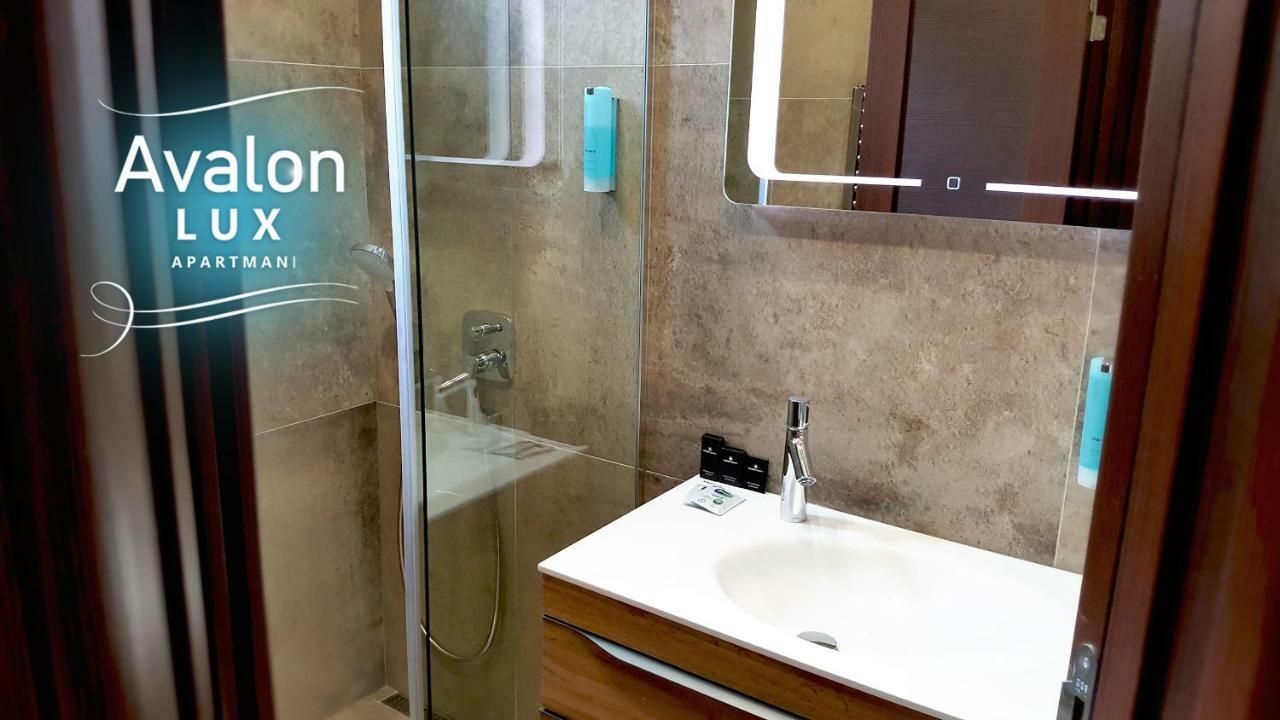 Avalon Lux Studio Apartment نوفي ساد المظهر الخارجي الصورة